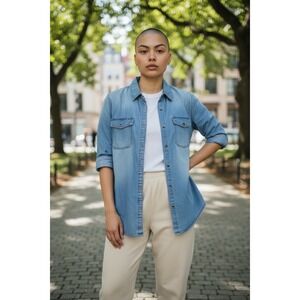 Cato Women's XL Blue Denim Chambray Button Up Shirt Long Sleeve‎ Pockets